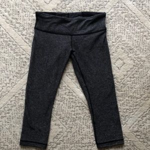 Herringbone lululemon wonder under crops size 8